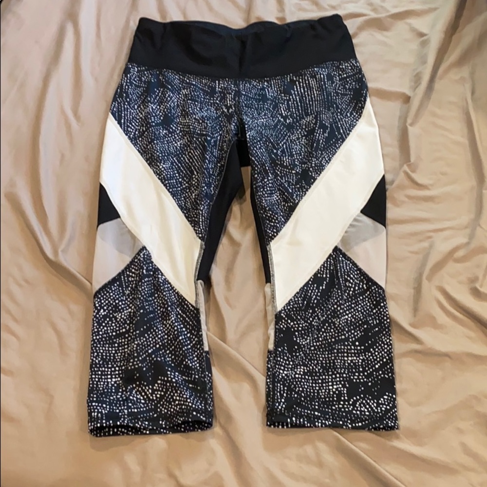 Xersion black and white mesh design leggings